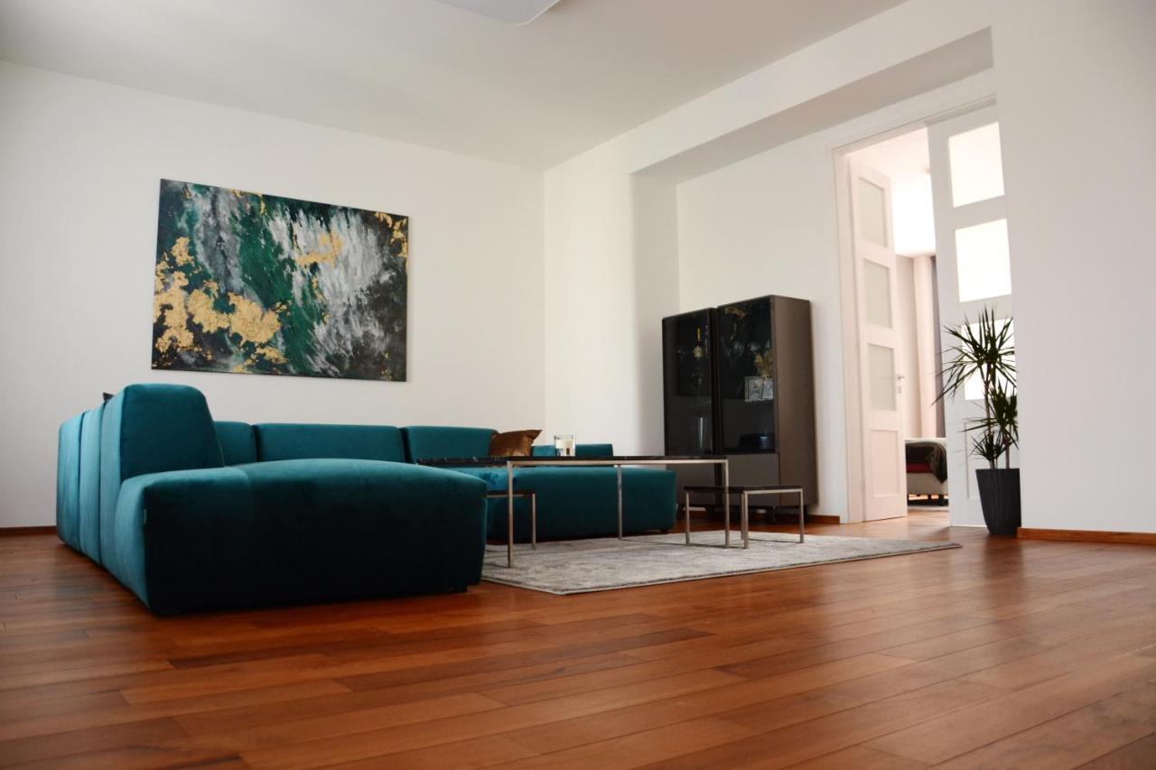 Premium Apartment Near Banska Bystrica Square With Two Big Bedrooms エクステリア 写真