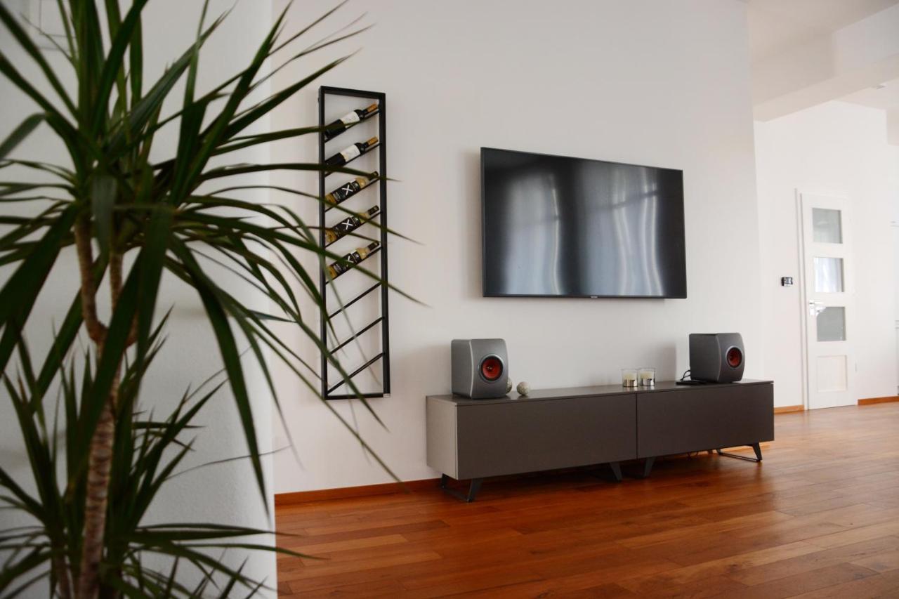 Premium Apartment Near Banska Bystrica Square With Two Big Bedrooms エクステリア 写真