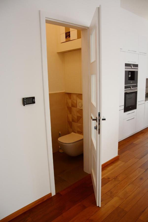 Premium Apartment Near Banska Bystrica Square With Two Big Bedrooms エクステリア 写真