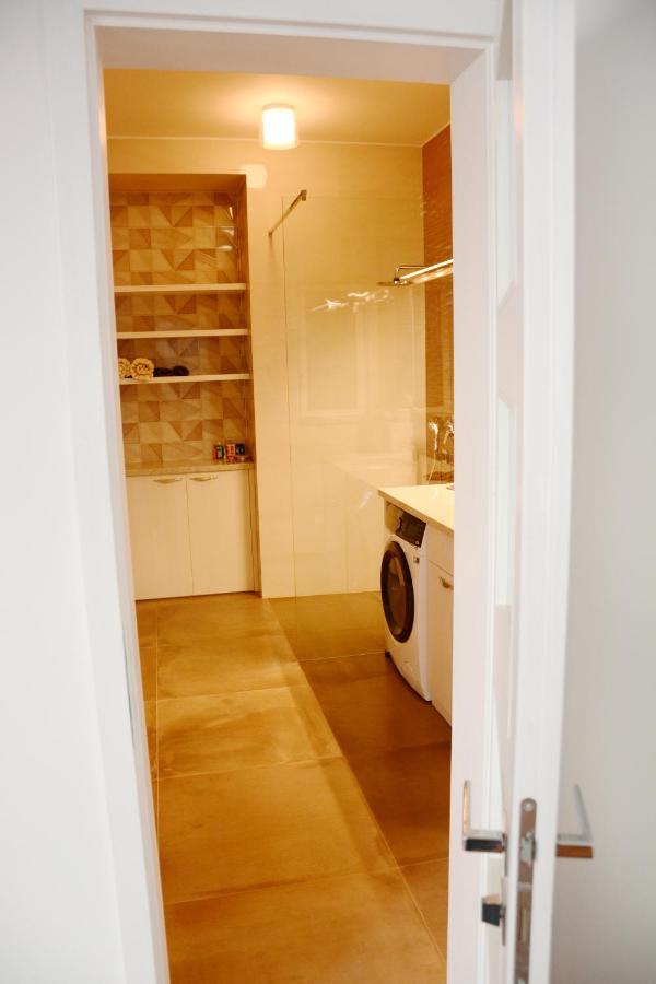 Premium Apartment Near Banska Bystrica Square With Two Big Bedrooms エクステリア 写真