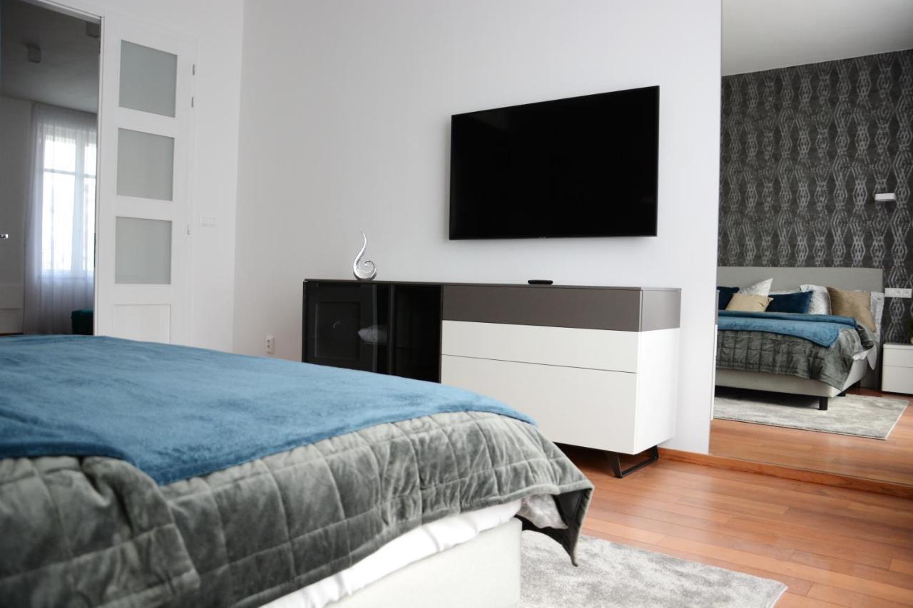 Premium Apartment Near Banska Bystrica Square With Two Big Bedrooms エクステリア 写真