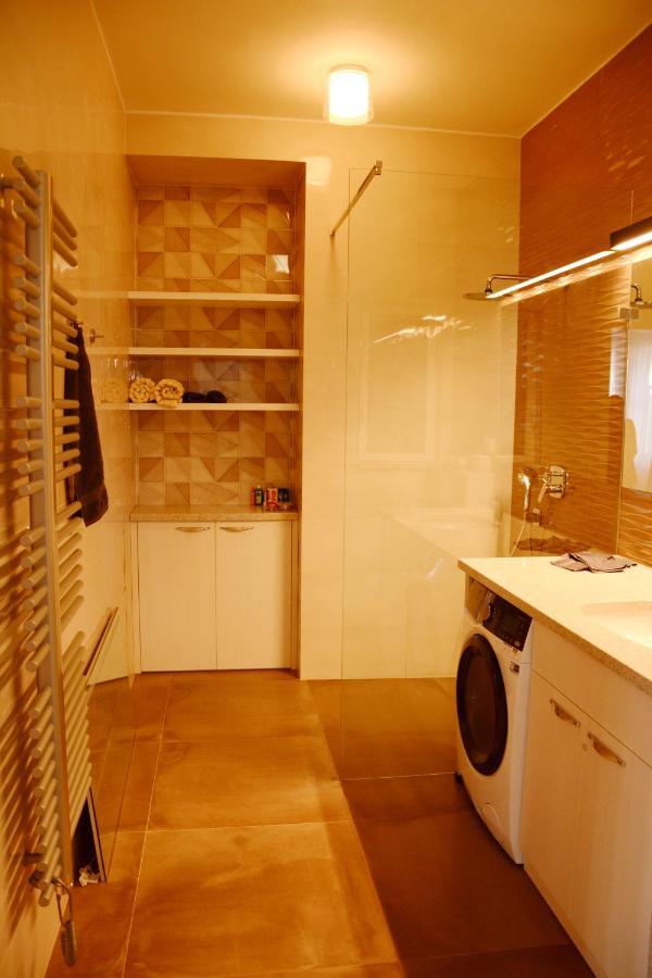 Premium Apartment Near Banska Bystrica Square With Two Big Bedrooms エクステリア 写真