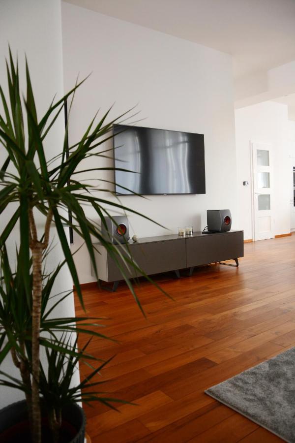Premium Apartment Near Banska Bystrica Square With Two Big Bedrooms エクステリア 写真