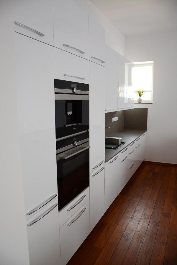 Premium Apartment Near Banska Bystrica Square With Two Big Bedrooms エクステリア 写真