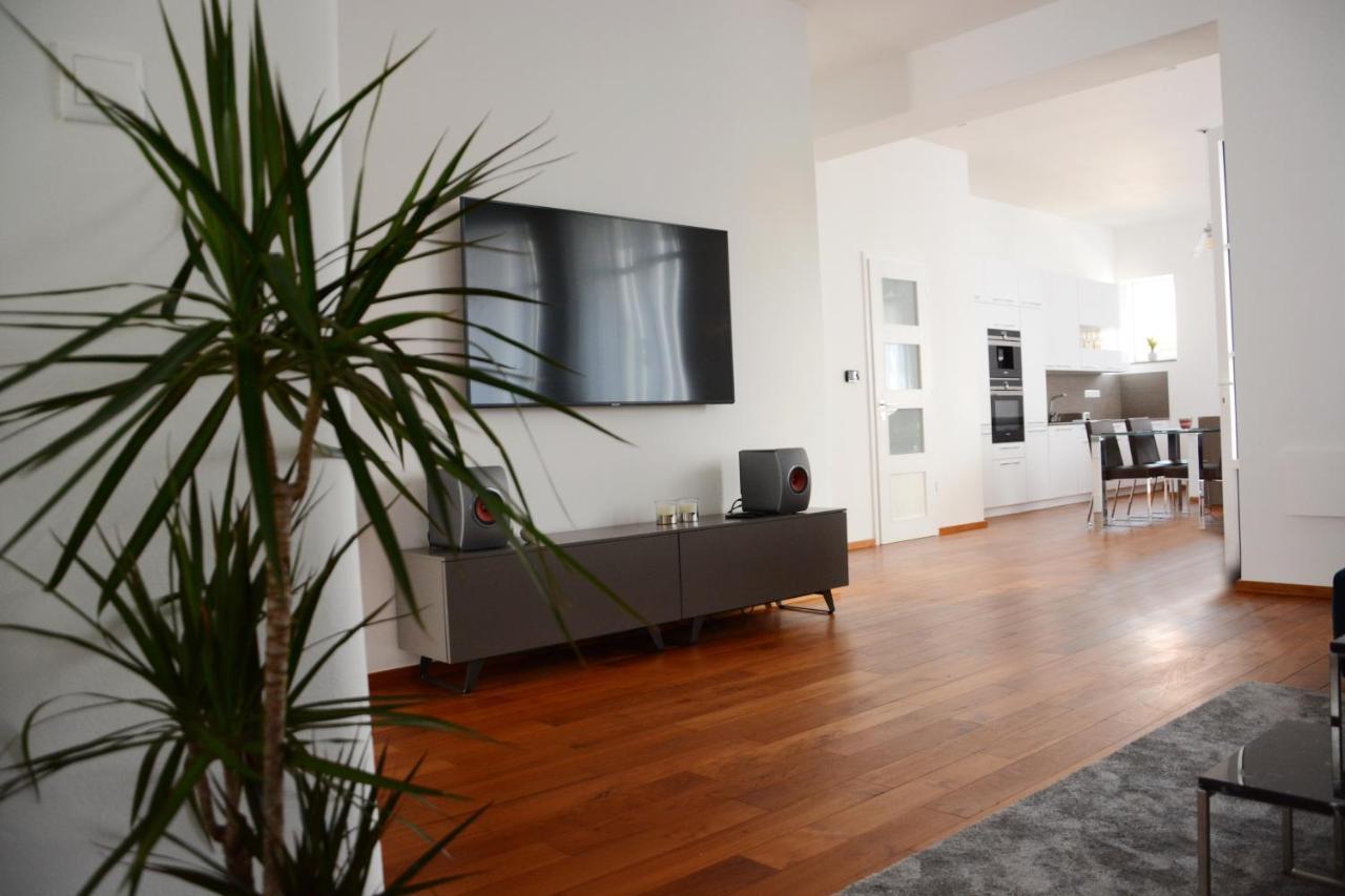 Premium Apartment Near Banska Bystrica Square With Two Big Bedrooms エクステリア 写真