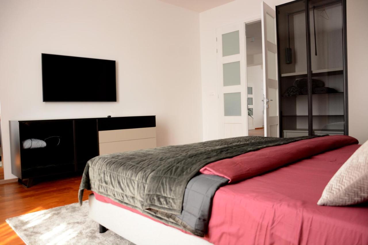 Premium Apartment Near Banska Bystrica Square With Two Big Bedrooms エクステリア 写真