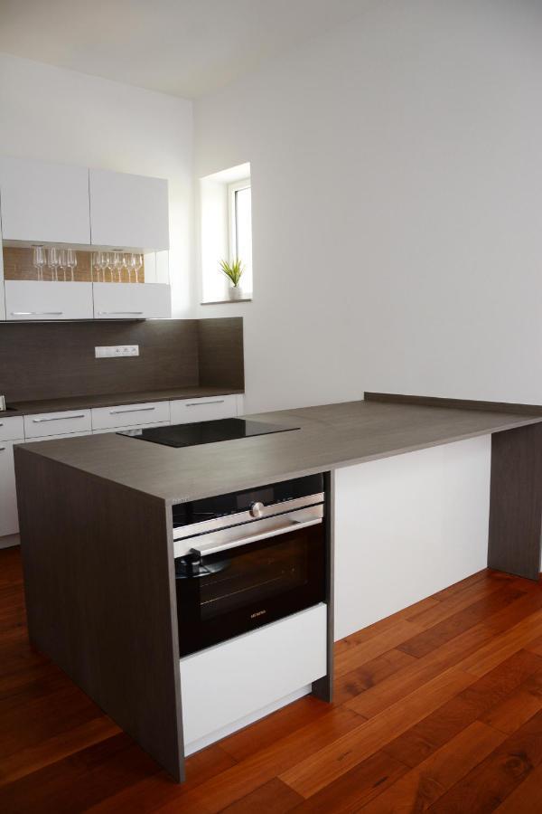 Premium Apartment Near Banska Bystrica Square With Two Big Bedrooms エクステリア 写真